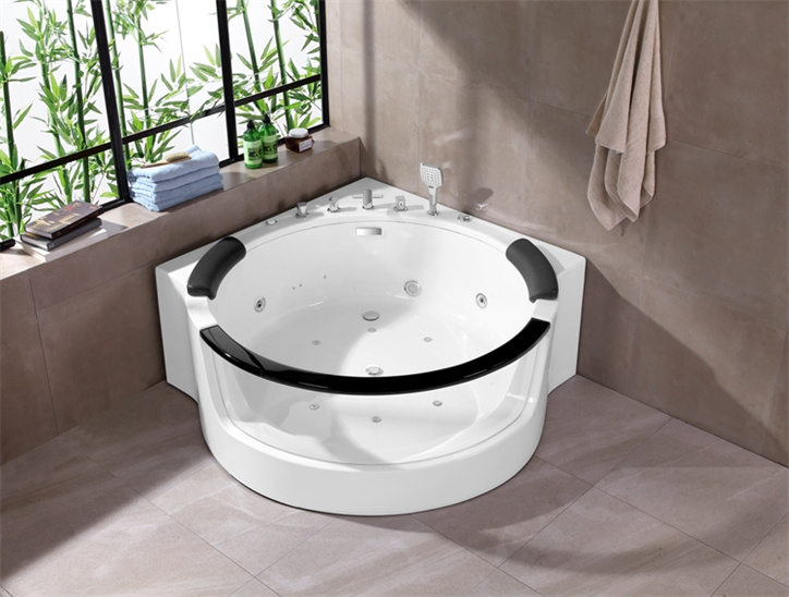 A071 150cm Circum Jacuzzi Charybdis Massage Bathtub